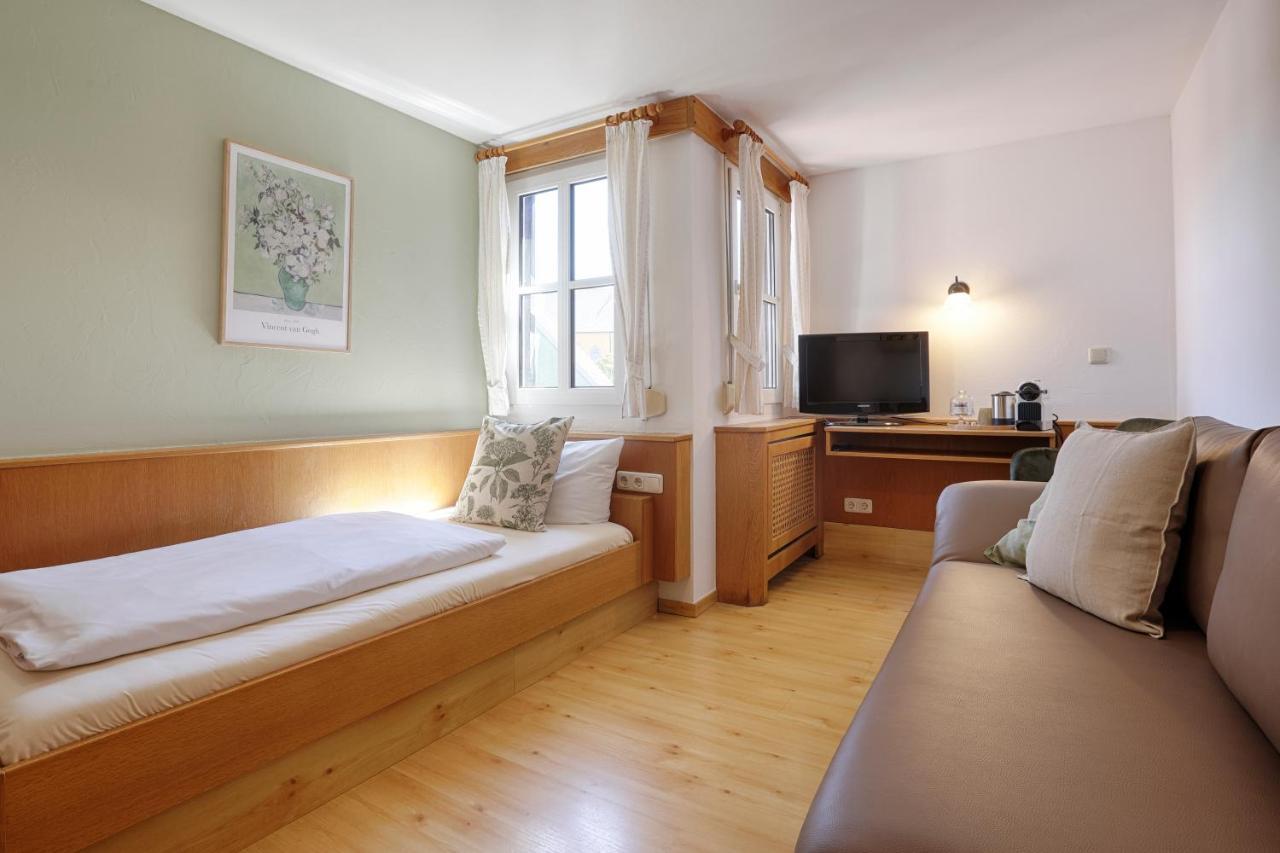 Landhotel Schwab - By Homekeepers Schwarzach am Main Exterior photo